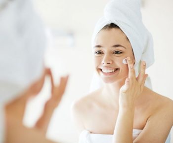 Dưỡng ẩm cho da là điều cần thiết chăm sóc da mùa hè